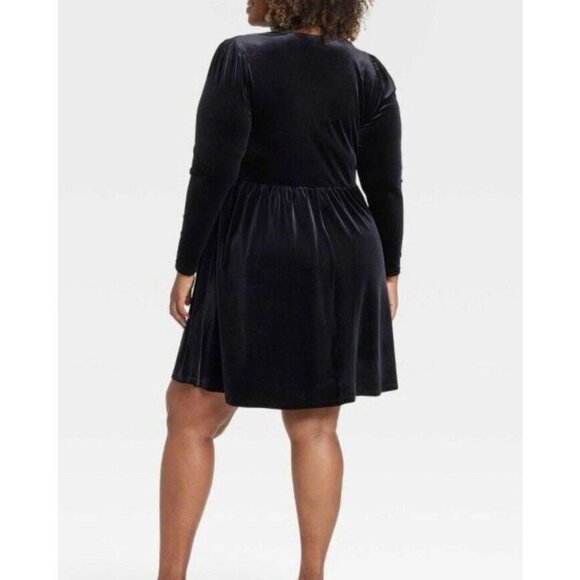 Ava & Viv Black Velvet Long Sleeve Dress With Rose Detail 1X - Picture 2 of 9